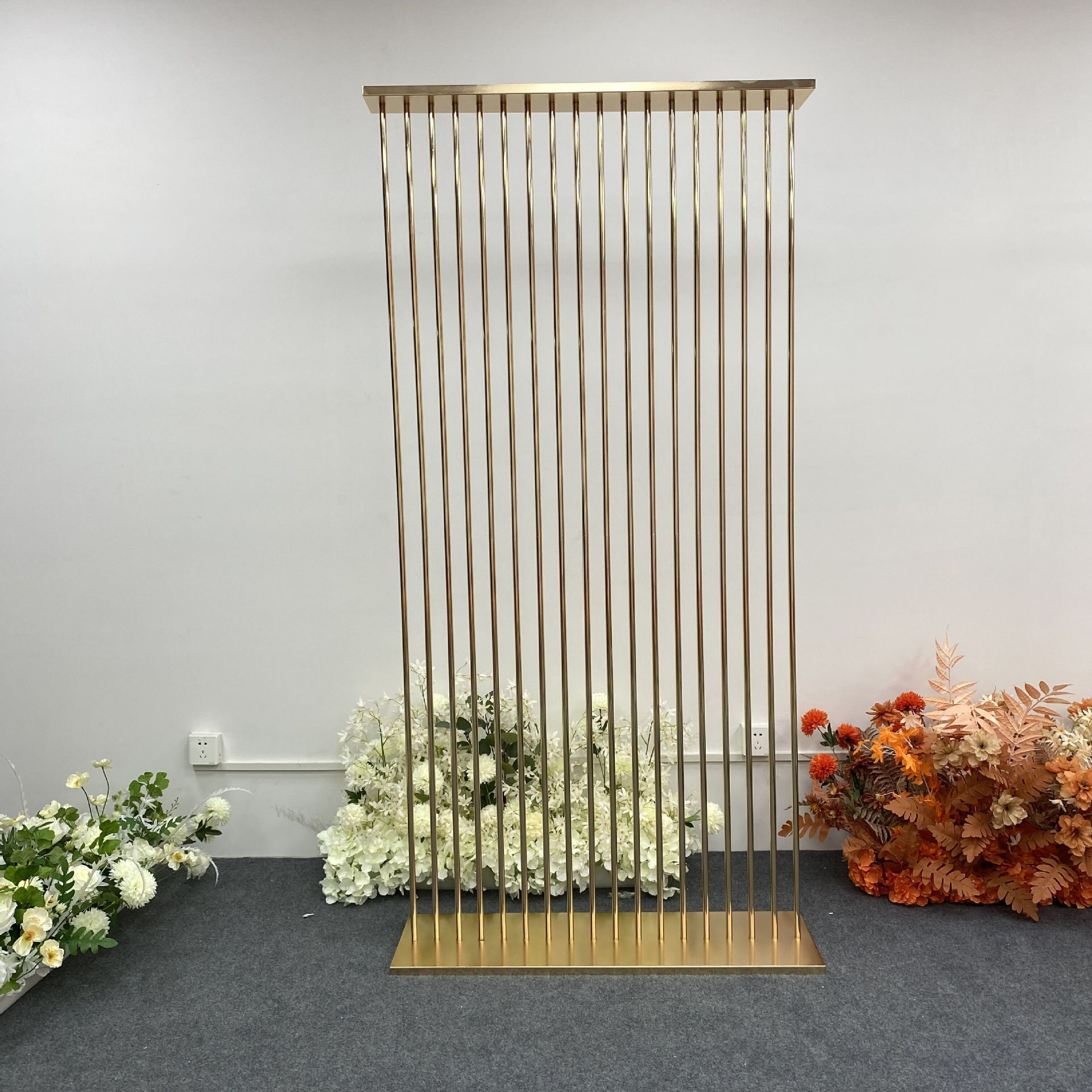 Shiny Gold Metal Frame Flower  - Dessert Table Backdrop のレビューと価格