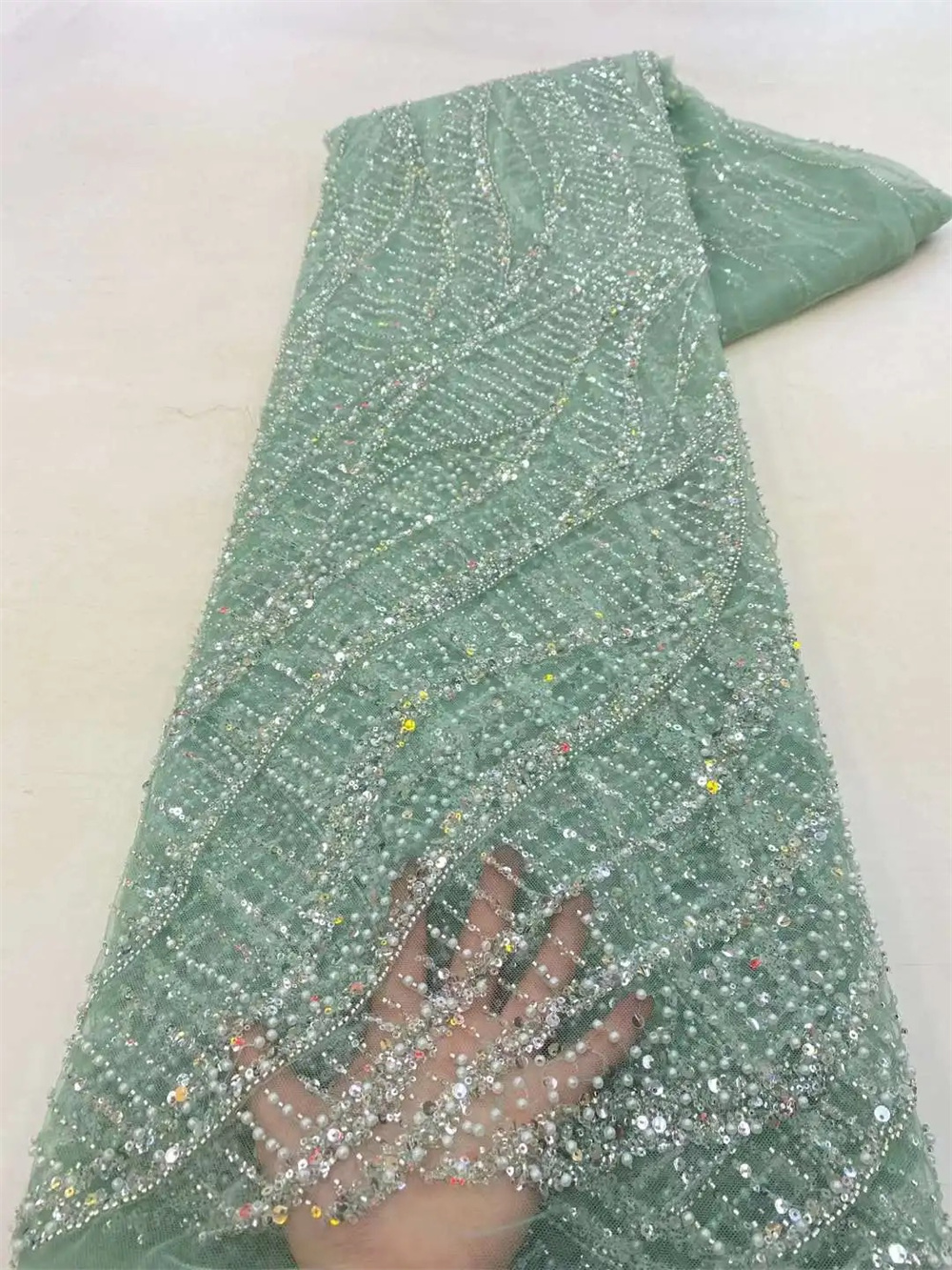 African Sequins Beaded Groom L - Glitter Tablecloth のレビューと価格