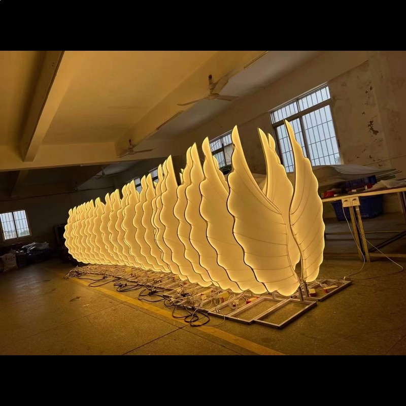 Glowing Angel Wings Light Prop - Event & Party Supply Photos のレビューと価格